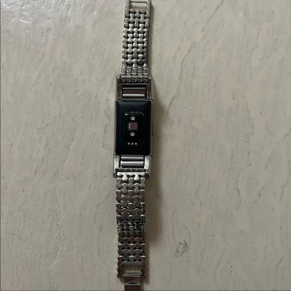 • FitBit Charge 2 smartwatch bundle with bands • - Picture 3 of 11